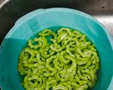 รูปขั้นตอนการทำที่ 2 ของ มะระผัดไข่ ใส่ใจสุขภาพ