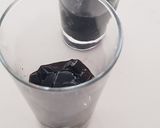 A picture of step 2 of Soy Milk and Black Grass Jelly.