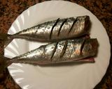Foto del paso 1 de la receta Caballas a la plancha, a los aromas de laurel