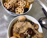 Hình bước làm 3 của món Mỳ gà hầm củ sen