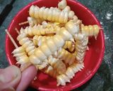 A picture of step 1 of Boiled seekh corn maize.
