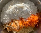 Foto langkah ke 1 dari resep Banana, Carrot, Apple Muffins.