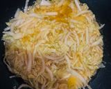 Foto langkah ke 4 dari resep Omelette Sawi Kentang.