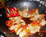 Foto del paso 4 de la receta: Tiras de pollo al wok con pimientos  (3 variantes con la misma receta)