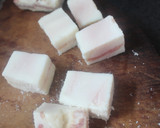Foto del paso 4 de la receta: Costillas de cerdo con tocino salado