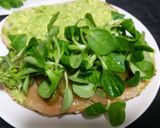 Foto del paso 5 de la receta Sándwich de aguacate, salmón ahumado y pepinillos ♡