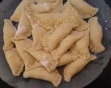 A picture of step 7 of Crispy Puff Samosa.