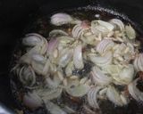 Foto del paso 2 de la receta Muslos de pollo con verduras en Cocotte
