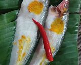 A picture of step 1 of Gondhoraj Pabda Paturi/ Kafir lime fish paturi.