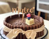 Foto del paso 10 de la receta: Tarta kit kat de chocolate y trufa - Tarta 1º cumpleaños de Mateo 👶🏻🎂