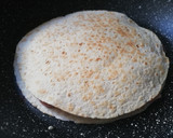 Foto del paso 2 de la receta: Sándwich de tortitas de trigo