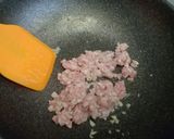 รูปขั้นตอนการทำที่ 1 ของ หอมหัวใหญ่ผัดหมูสับพริกหวาน