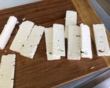 Une image de l'étape 9 de Salade aux tomates, feta, oignon italien et pistaches.