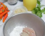 Foto langkah ke 1 dari resep Thai Style Spicy Sour Sauce Chicken Breast Salad.