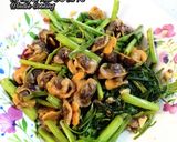 Hình bước làm 3 của món Sò Huyết Xào Bơ Tỏi Sa Tế