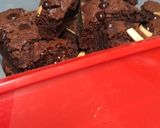 Foto langkah ke 8 dari resep Fudgy Chocolate Brownies syuperrrr nyoklattt.