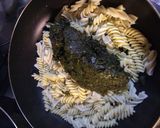 Foto del paso 2 de la receta Fideos con espinacas salteadas