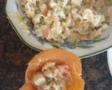 Foto del paso 4 de la receta: Timbal de salmón con ensaladilla de surimi y mostaza al vino
