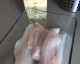Foto del paso 1 de la receta: Filetes de merluza al ajillo