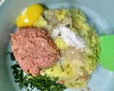 Foto langkah ke 2 dari resep Perkedel Kentang Kornet.