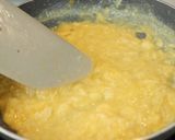 Foto langkah ke 3 dari resep Mushroom Omelette.
