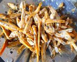 Foto langkah ke 2 dari resep 4. Oseng Teri Cabe Hijau.