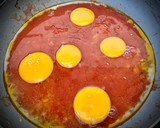 Foto del paso 2 de la receta: Huevos pisciteddru (Huevos a la italiana o huevos en purgatorio)