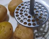 Foto del paso 2 de la receta: Papas chicas o papines a la provenzal (salteados y aplastados)
