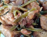 Foto langkah ke 6 dari resep Tumis kangkung tahu.