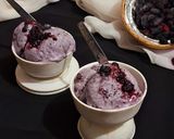 A picture of step 9 of Mulberry Ice cream with fresh cream.