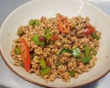 รูปขั้นตอนการทำที่ 3 ของ หมูสับผัดแคปซิคัม pork mince capsicum stir fry