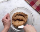 Hình bước làm 3 của món Chocolate chips cookies