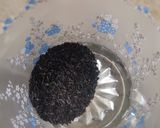 A picture of step 1 of Strawberry shake.