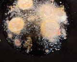 Foto langkah ke 3 dari resep Spicy Onion Ring.