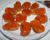 Foto del paso 2 de la receta: Tostas de huevo de codorniz