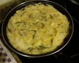 Foto del paso 3 de la receta: Tortilla de patatas, cebolla y espárragos trigueros a mi manera