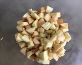 Une image de l'étape 1 de Salade de fruits du jardin (pommes raisins prunes poires pêches).