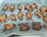 Foto del paso 4 de la receta: Alitas de pollo al horno con miel y soja