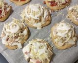 Foto del paso 2 de la receta: Mini pizzas de nata, bacon, champiñones y cebolla