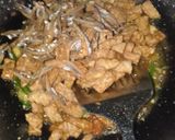 Foto langkah ke 5 dari resep Oseng Tempe Teri Cabe Hijau.