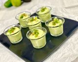 Une image de l'étape 3 de Verrines de purée d’avocat froide.