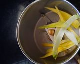 A picture of step 1 of Aam panna.
