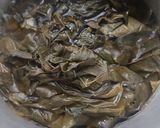 Foto langkah ke 1 dari resep Gulai Daun Singkong.