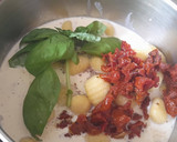 Foto del paso 1 de la receta: Ñoquis en salsa de jamón y tomate seco
