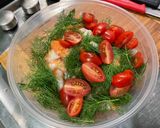 Une image de l'étape 6 de Crevettes sauvages marinées aneth citron tomates cerises.