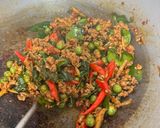 รูปขั้นตอนการทำที่ 5 ของ ผัดเผ็ดหมูสับ