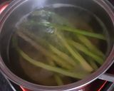 Foto del paso 3 de la receta: Espárragos verdes con vinagreta templada de tomate 🍅