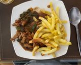 Foto del paso 6 de la receta: Lomo de cerdo saltado con papas fritas