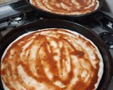 Foto del paso 2 de la receta: Pizza de provoleta, jamón crudo y rúcula