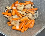 Foto langkah ke 2 dari resep Ayam Jamur Shitake Masak Kecap.
